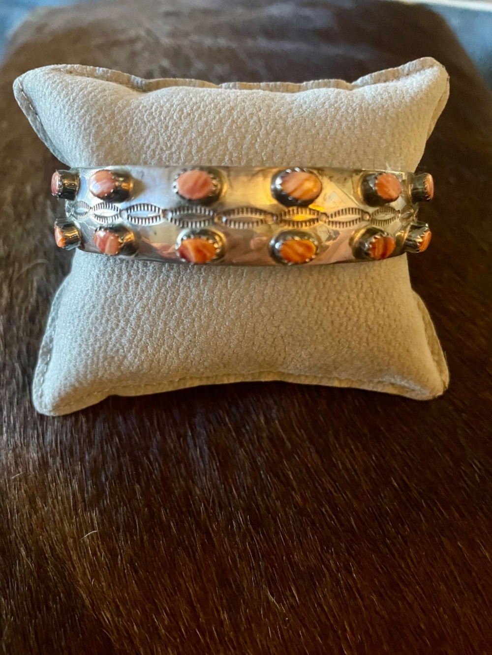 Vintage Native American Sterling Silver Double Row Spiny Oyster Bangle Bracelet - Picture 3 of 6
